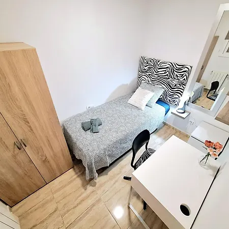 Apartamento Con Habitaciones Compartidas L'Hospitalet de Llobregat Exterior foto